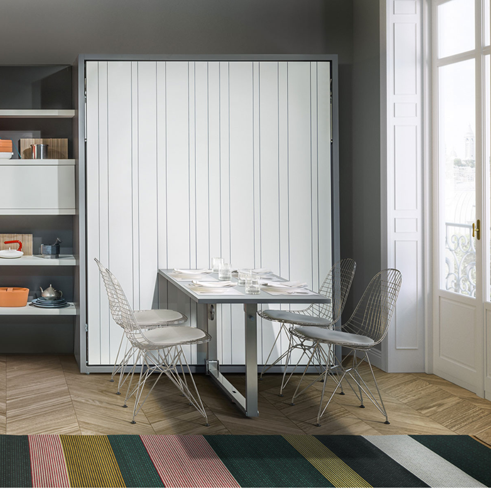 Bedkast Penelope dining een tafel overdag en een bed in de nacht