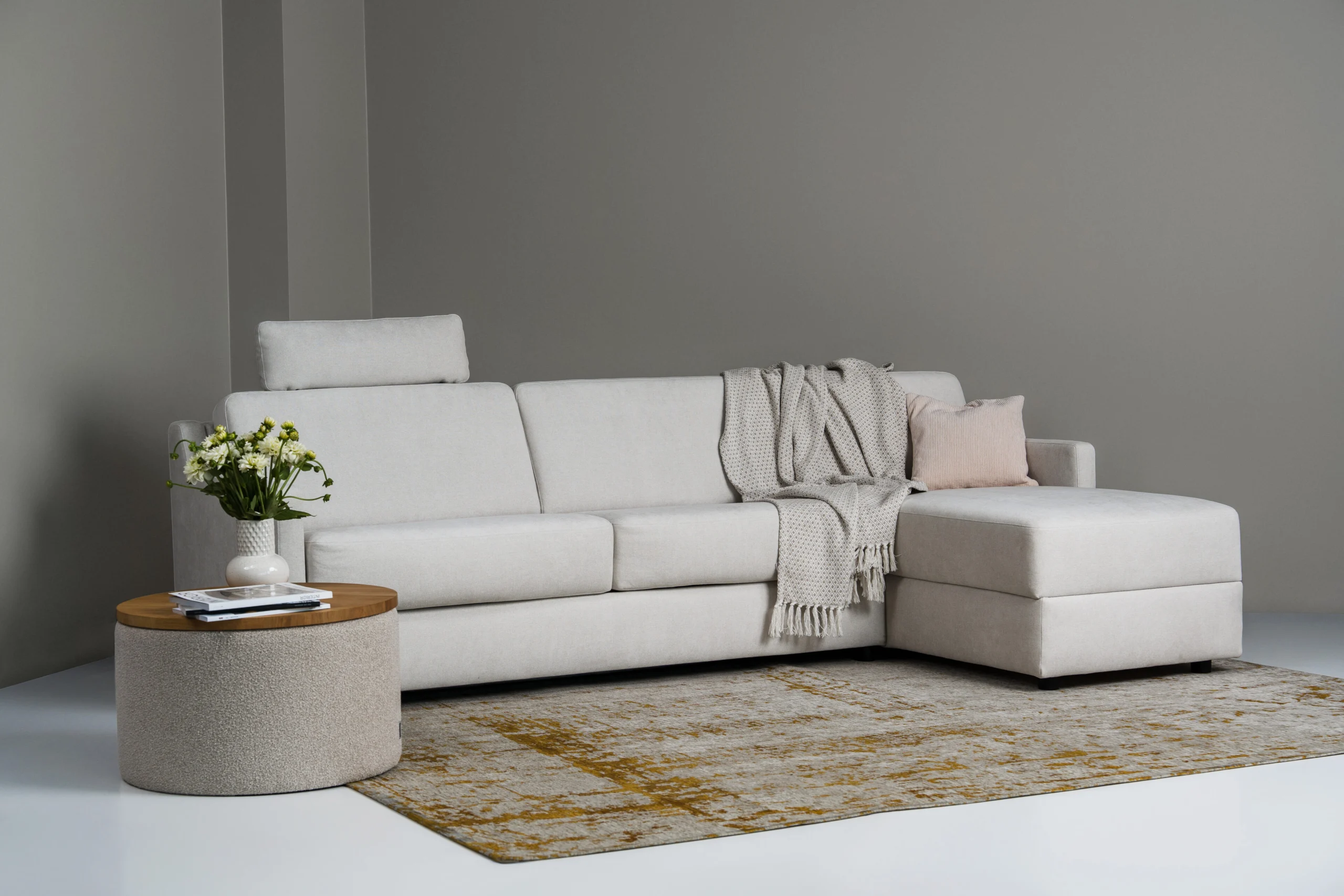 Victory chaiselong 3 scaled